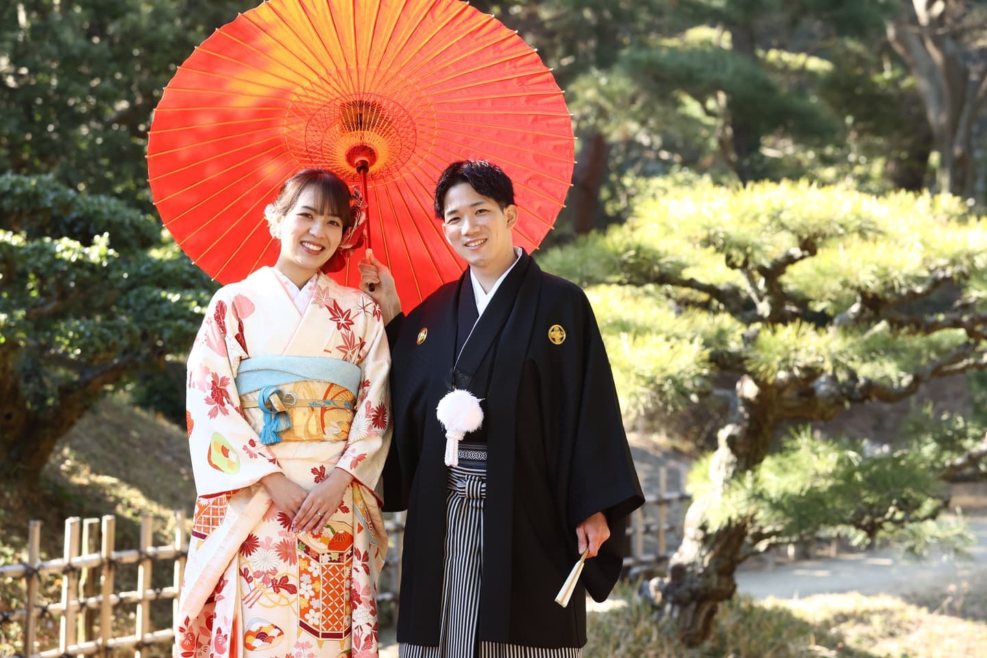 和装姿の新郎新婦