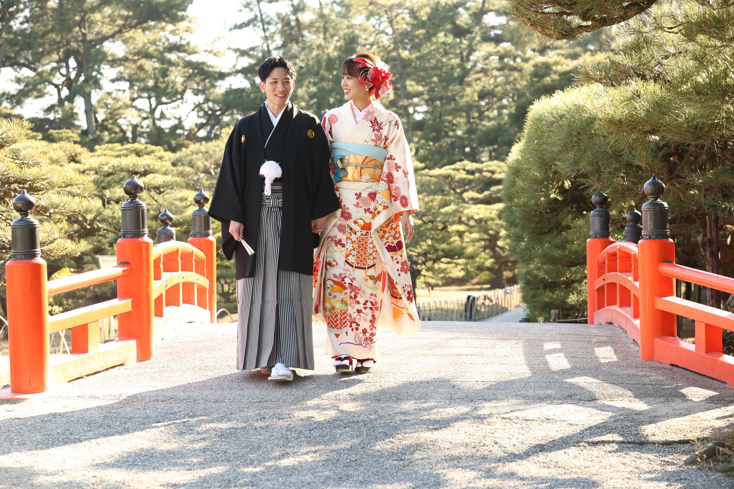 栗林公園で和装姿の新郎新婦