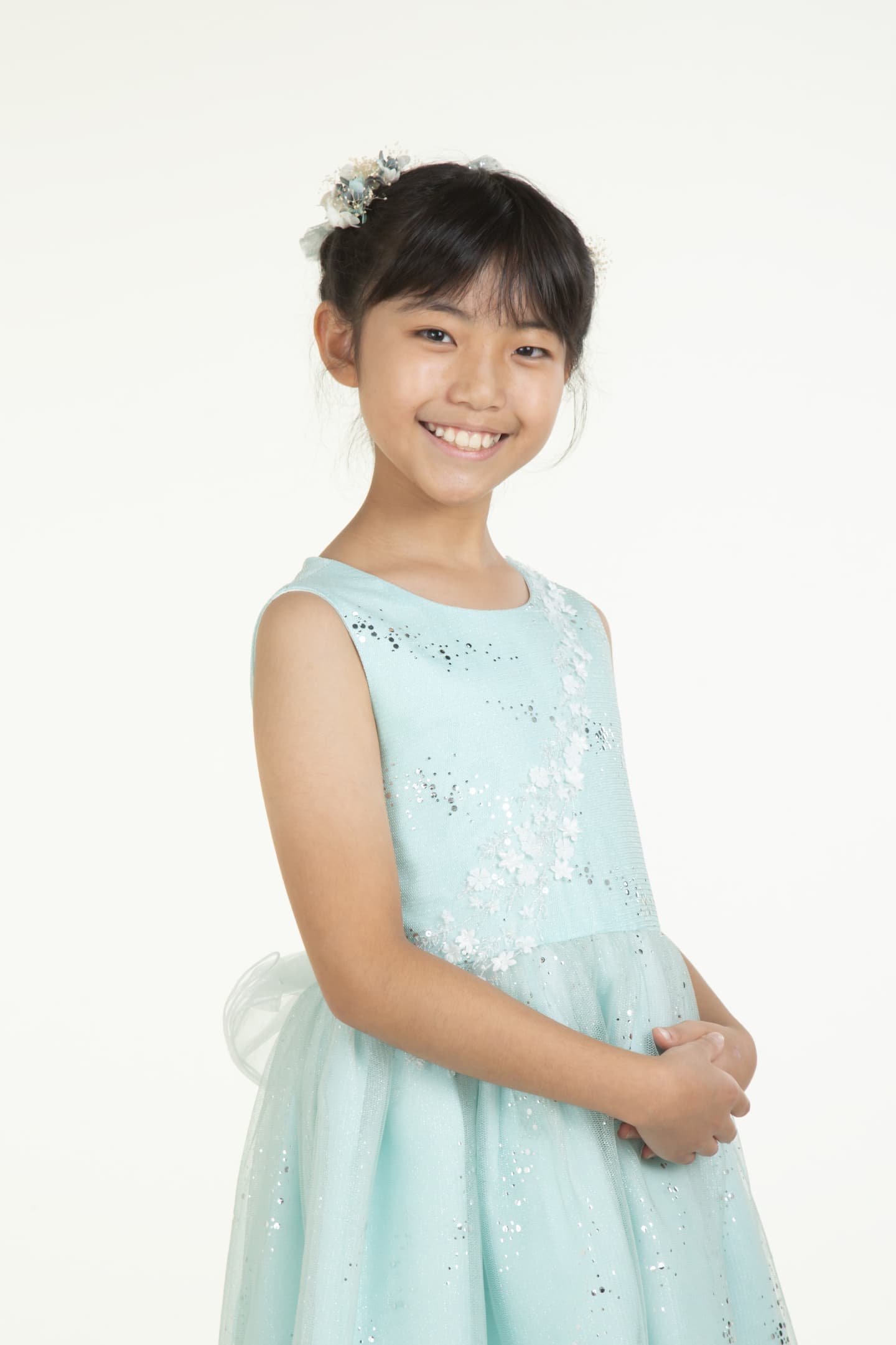 白い浴衣姿の男性