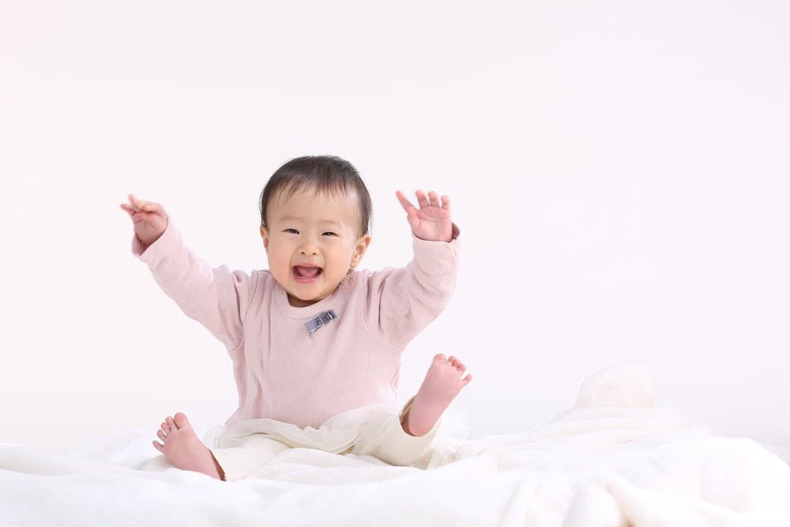 白い浴衣姿の男性