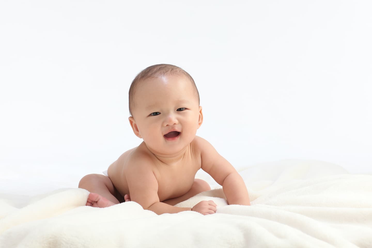 笑顔でカメラ目線の女性